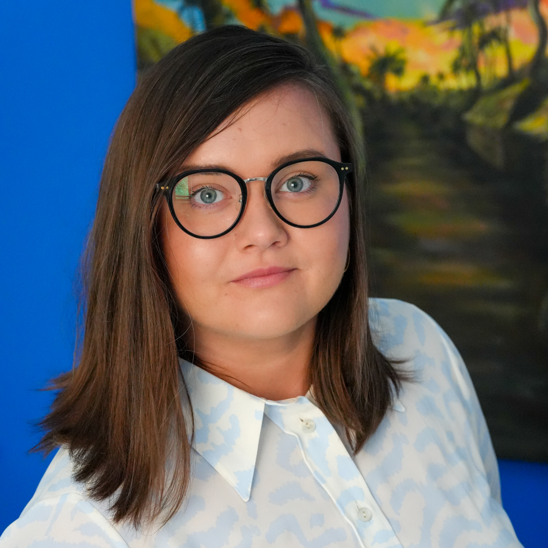 Ksenia Quinata in a blue and white portrait